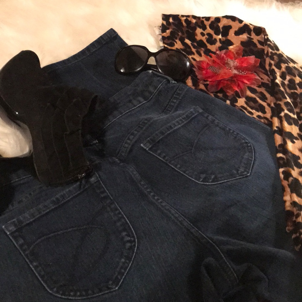 Chico’s Jeans 1.5 Short - Picture 2 of 5